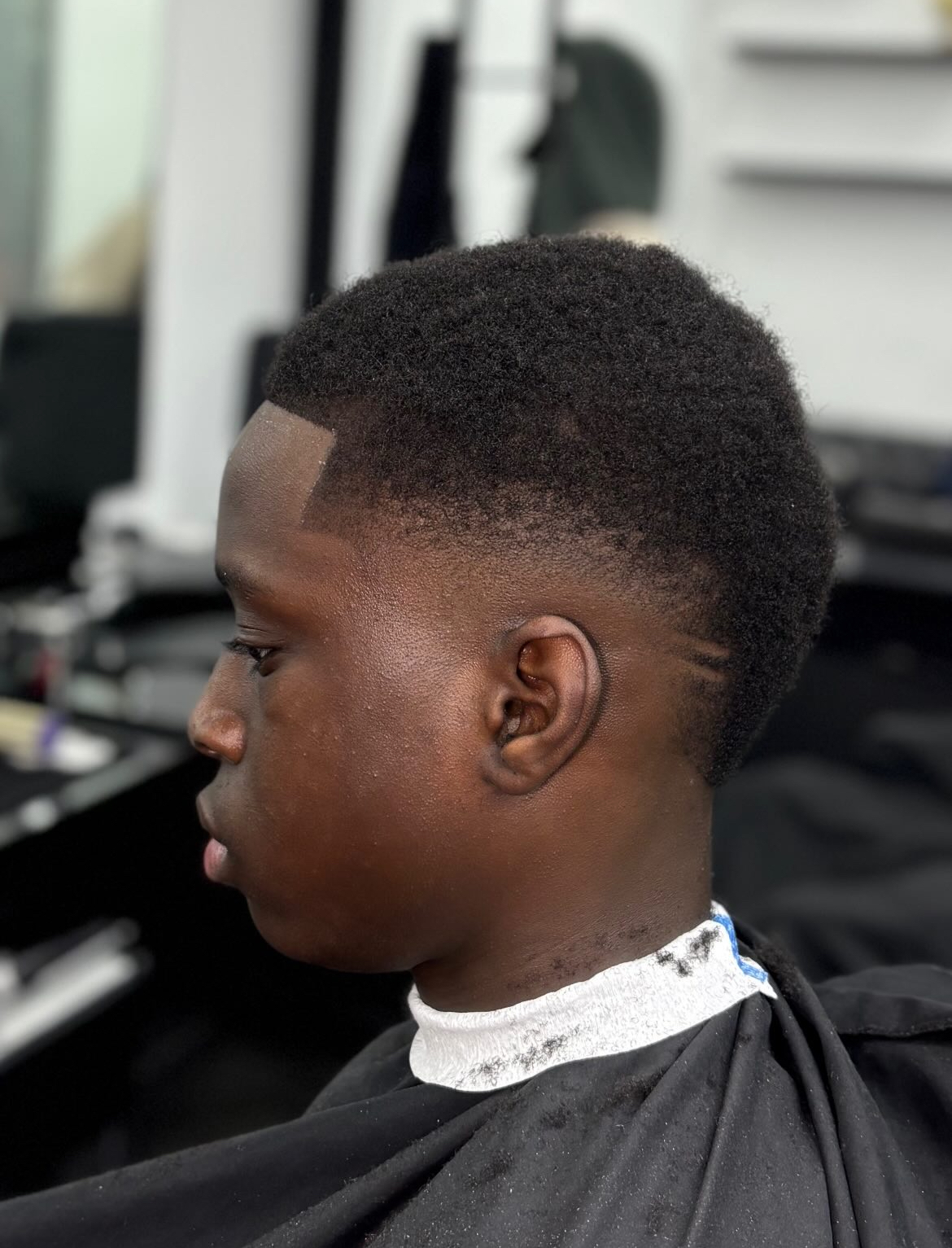 Afro mit High Taper Fade